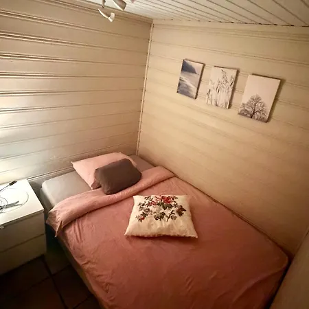 Cozy Little At The Back Of Bryggen Bergen